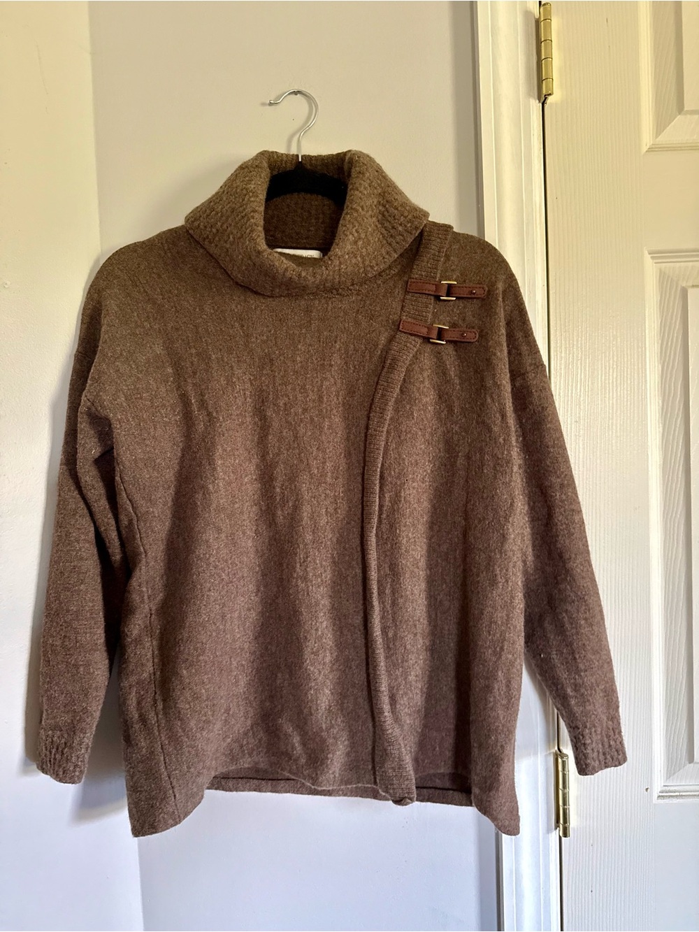 100% merino wool Turtleneck Sweaterwith Buckle Accents